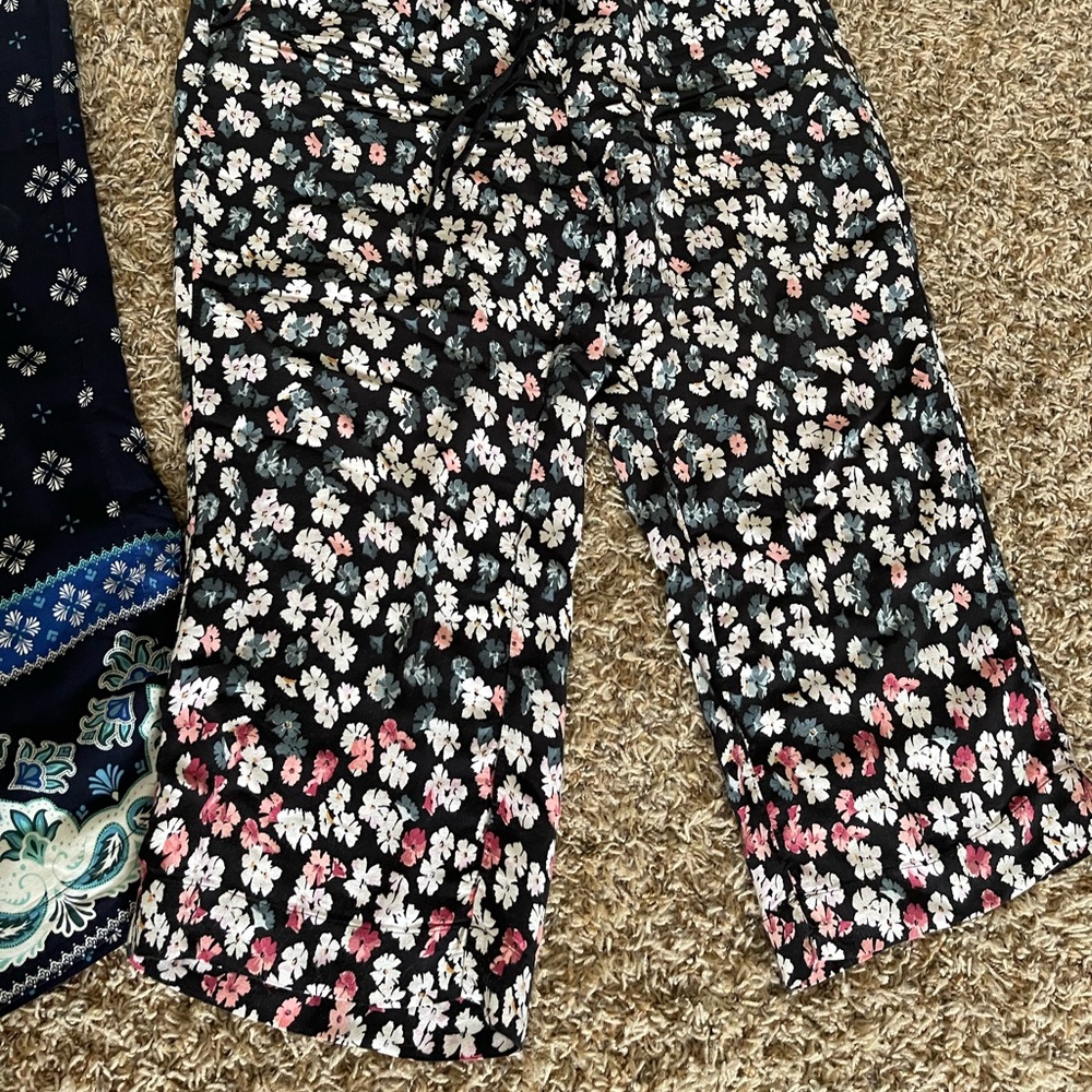 LOFT Fluid Wide Leg Crop Pants With beautiful pattern